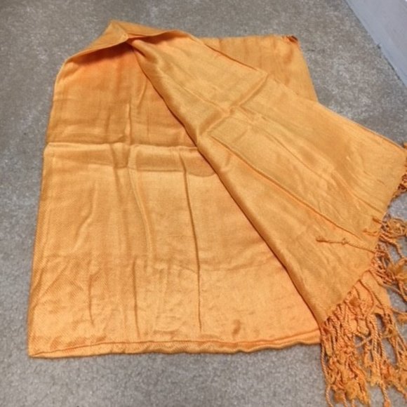 Scarf / wrap - Picture 2 of 2